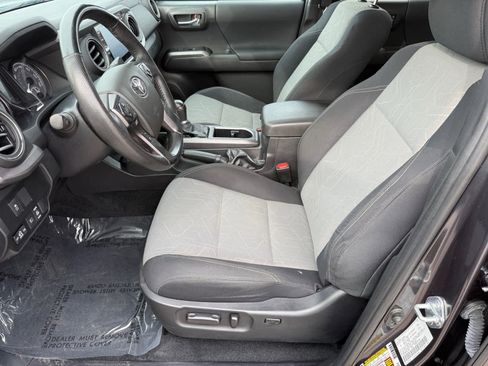 Used 2022 Toyota Tacoma TRD Sport image 10