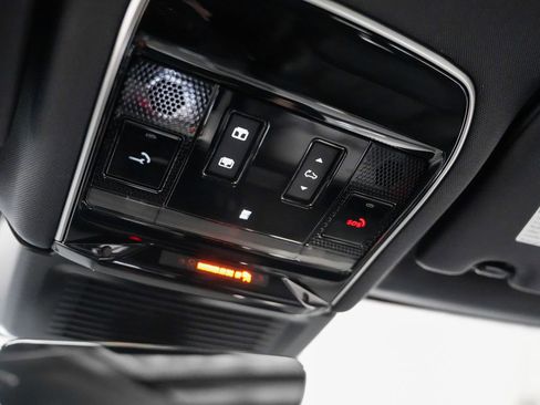 Used 2023 Land Rover Range Rover SE image 24