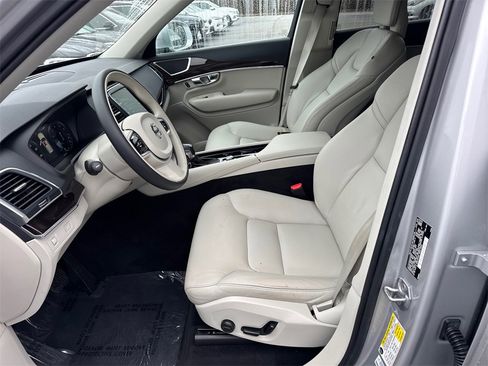 Used 2019 Volvo XC90 T6 Momentum w/ Protection Package Premier image 9