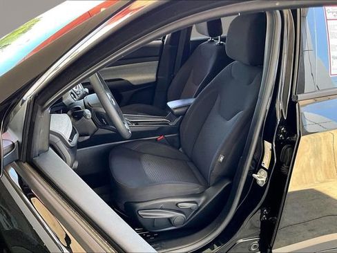 Used 2025 Jeep Compass Sport w/ Mopar Graphics Package AWD/4WD image 18