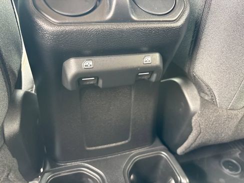 Used 2025 Jeep Wrangler Unlimited Sport AWD/4WD image 13