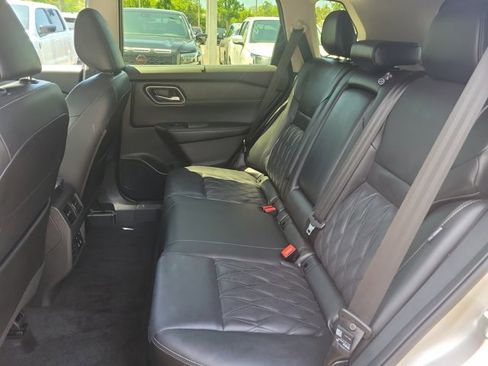 Used 2025 Nissan Rogue Platinum w/ Platinum Premium Package FWD image 13