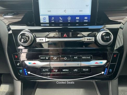 Used 2024 Ford Explorer Limited w/ Limited Technology Package AWD/4WD image 16