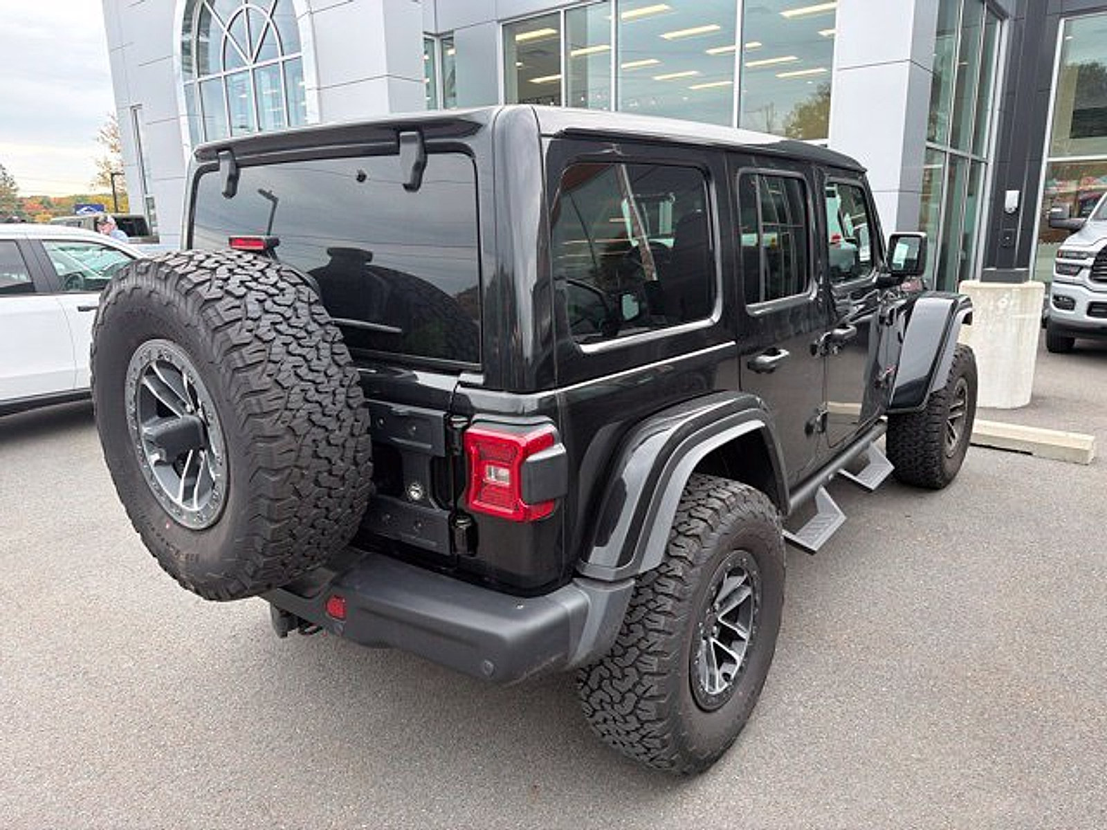 Used 2026 Jeep Wrangler Unlimited Rubicon AWD/4WD image 3