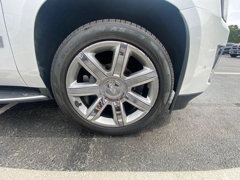 Used 2018 Cadillac Escalade ESV Luxury AWD/4WD image 30
