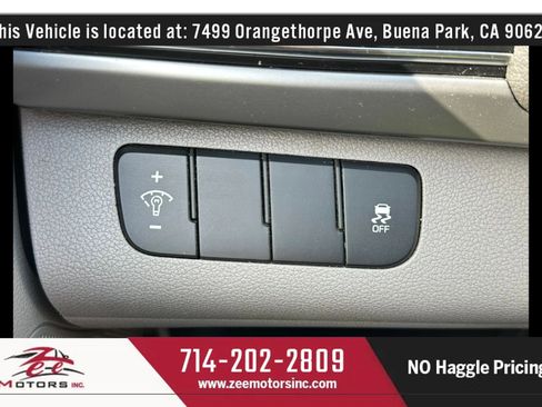 Used 2018 Hyundai Elantra SE FWD image 28