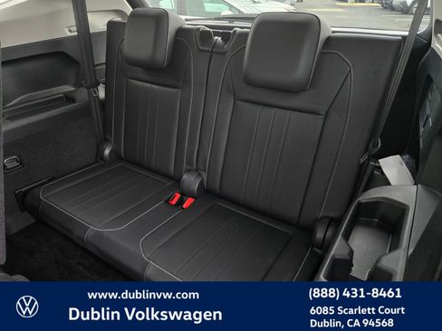 Used 2023 Volkswagen Tiguan SE image 12