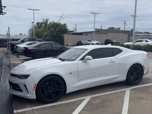 Used 2018 Chevrolet Camaro LT RWD image 1