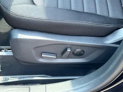 New 2024 Ford Edge SE image 9