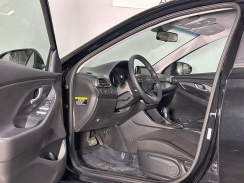 Used 2018 Hyundai Elantra GT image 11