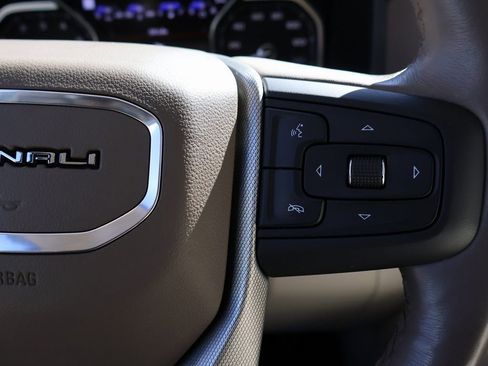 Used 2021 GMC Yukon Denali w/ Denali Premium Package image 44