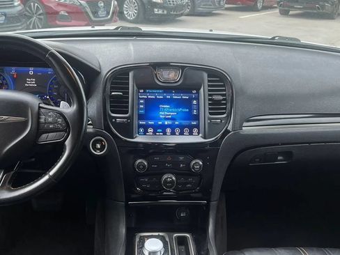 Used 2017 Chrysler 300 S w/ 300S Premium Group RWD image 31