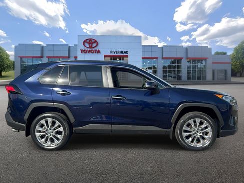 Used 2019 Toyota RAV4 Limited w/ Advanced Technology Package AWD/4WD image 3