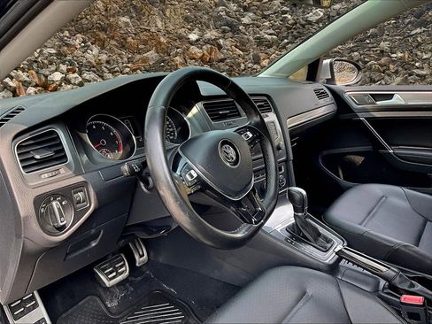 Used 2017 Volkswagen Golf Alltrack S image 11