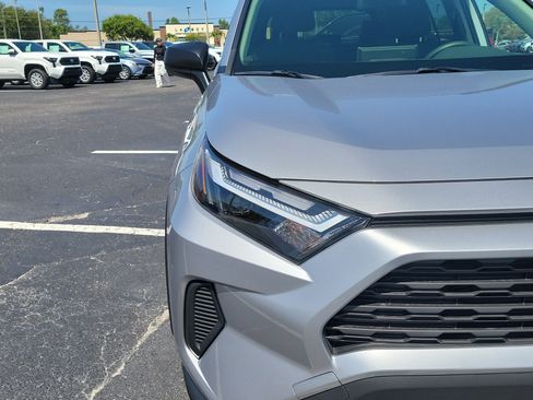 Used 2024 Toyota RAV4 LE AWD/4WD image 7