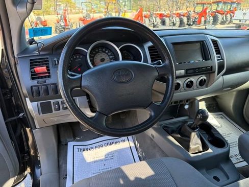 Used 2010 Toyota Tacoma 4x4 Regular Cab image 15