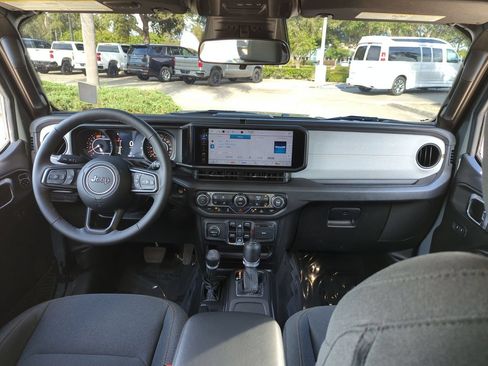Used 2025 Jeep Wrangler Unlimited Sport AWD/4WD image 20