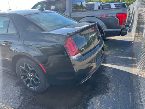 Used 2019 Chrysler 300 S w/ 300S Premium Group 2 AWD/4WD image 11