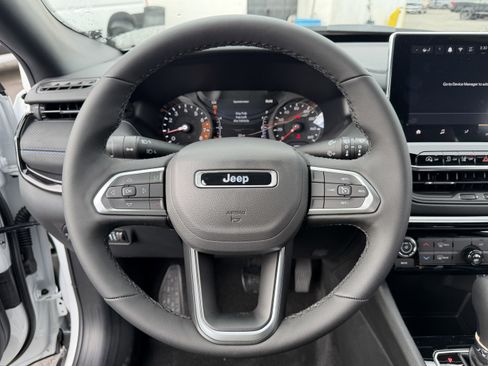 New 2026 Jeep Compass Latitude image 19