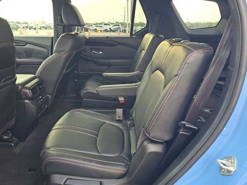 Used 2024 Honda Pilot TrailSport image 7