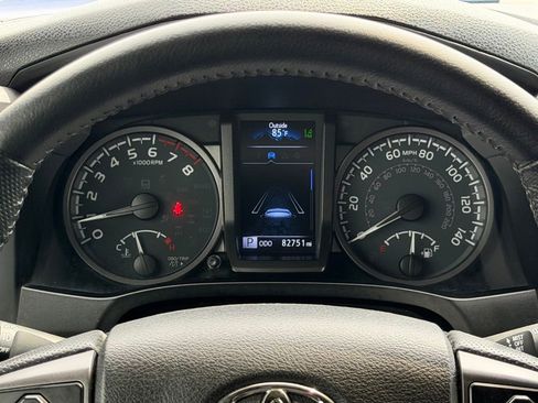 Used 2022 Toyota Tacoma TRD Off-Road AWD/4WD image 28