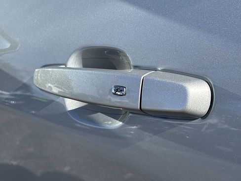 Used 2020 Chevrolet Equinox LS image 22