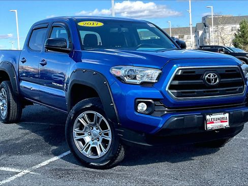 Used 2017 Toyota Tacoma SR5 w/ Tow Package image 2