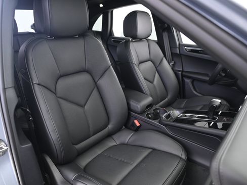 Used 2026 Porsche Macan AWD/4WD image 24