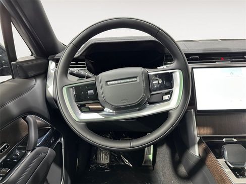 Used 2025 Land Rover Range Rover SE AWD/4WD image 11