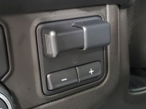 Used 2021 Chevrolet Tahoe Premier w/ Premium Package image 31