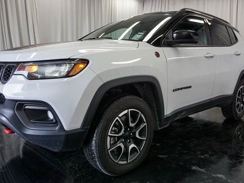 Used 2024 Jeep Compass Trailhawk image 4