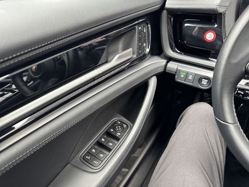 Certified 2024 Porsche Panamera image 29