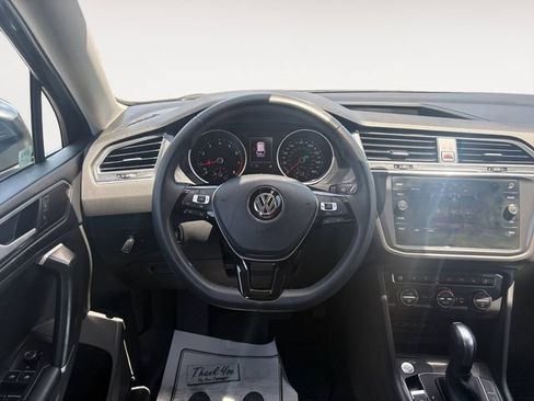 Used 2020 Volkswagen Tiguan SE FWD image 12