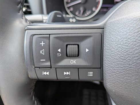 Certified 2025 Nissan Rogue SV FWD image 24