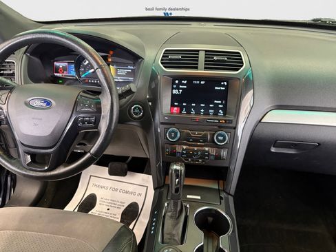 Used 2017 Ford Explorer XLT w/ Equipment Group 202A image 12