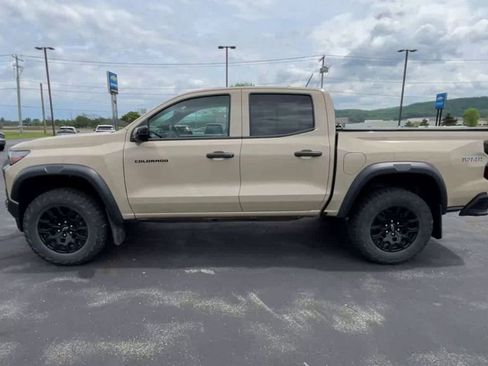 Used 2024 Chevrolet Colorado Trail Boss w/ Technology Package AWD/4WD image 5
