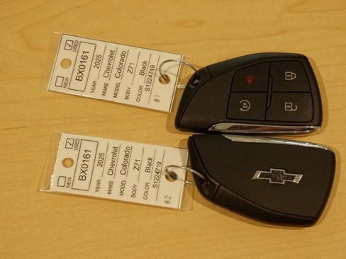 Used 2025 Chevrolet Colorado Z71 w/ Technology Package image 37