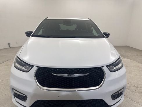 Used 2025 Chrysler Pacifica Select FWD image 9