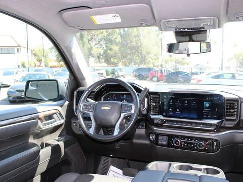 Used 2025 Chevrolet Silverado 1500 LT RWD image 27