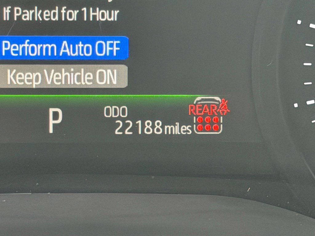 Used 2025 Toyota Sienna LE AWD/4WD image 20