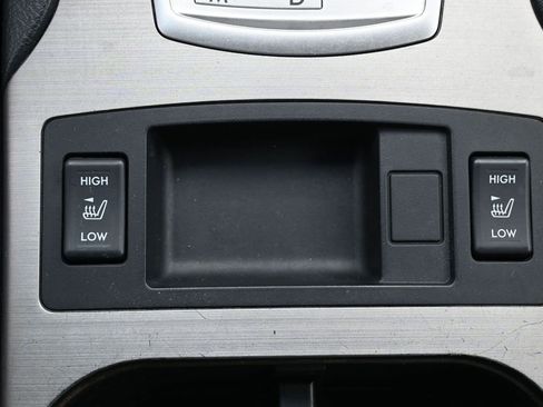 Used 2011 Subaru Outback 2.5i Premium image 24