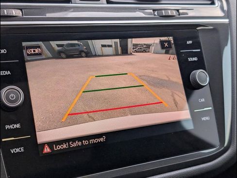 Certified 2024 Volkswagen Tiguan SE w/ Panoramic Sunroof Package image 17