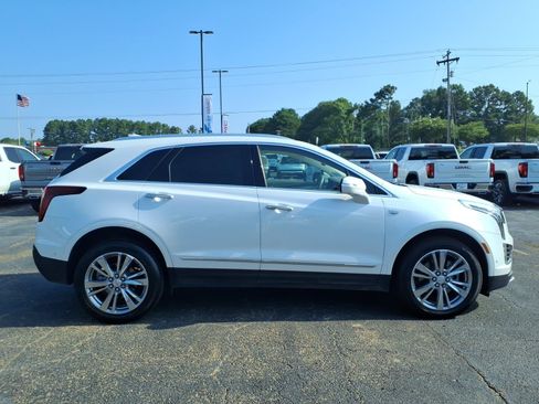 Used 2023 Cadillac XT5 Premium Luxury w/ Technology Package FWD image 3