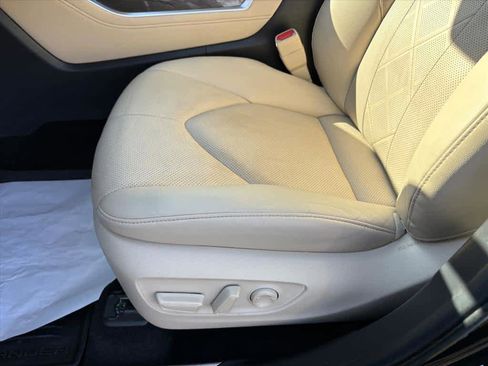 Used 2024 Toyota Highlander Platinum image 22