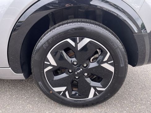 Used 2024 Kia Niro Wind w/ Wind Preserve Package FWD image 10