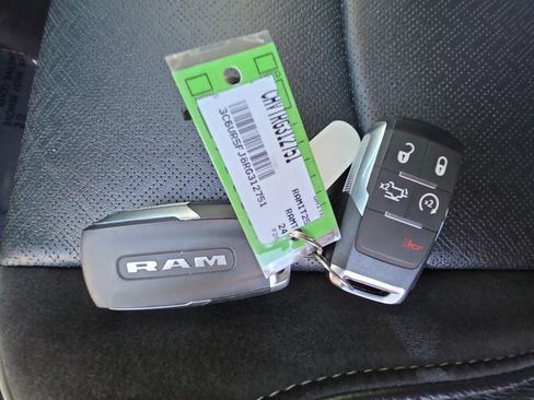 Used 2024 RAM 2500 Laramie AWD/4WD image 38