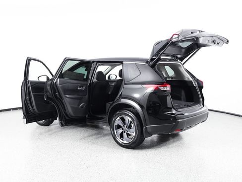 Used 2025 Nissan Rogue SV FWD image 12