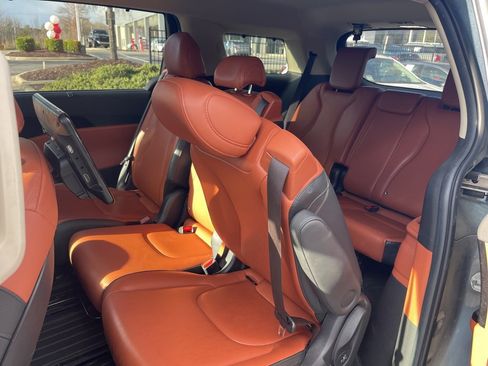 Used 2022 Kia Carnival SX image 8