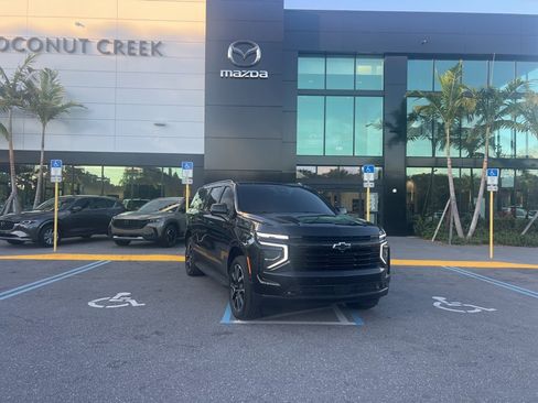 Used 2025 Chevrolet Suburban RST w/ Comfort Package image 3