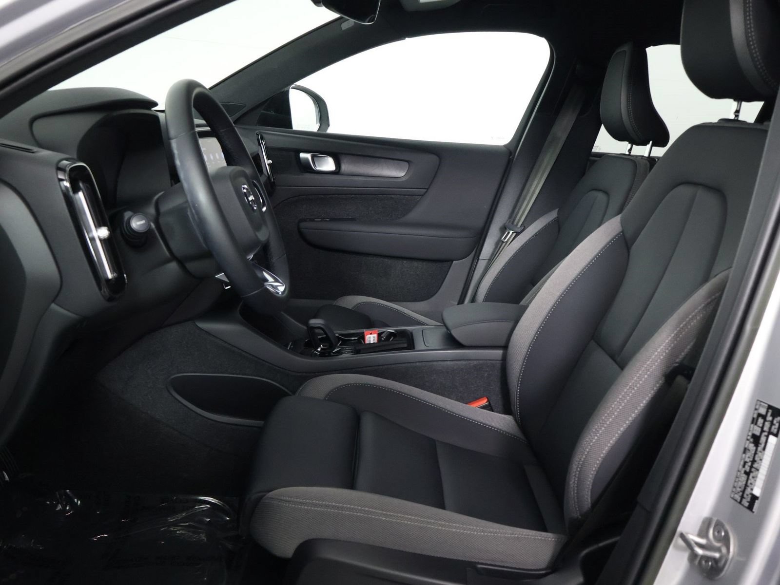 Certified 2023 Volvo XC40 Recharge Core w/ Protection Package Premier AWD/4WD image 29